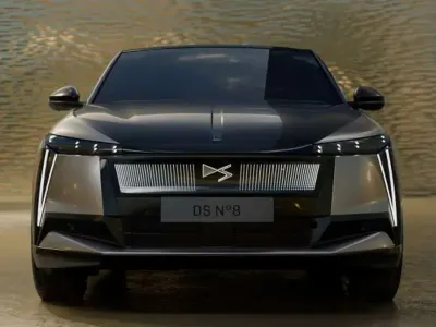 Nuova DS Automobiles N°8 103 kW (141 CV) 2025 Argento SUV