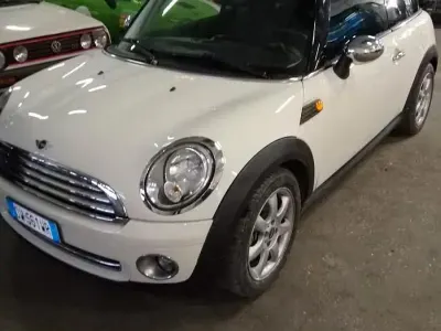 Begagnad Mini Cooper Coupé 122 HK (89 kW) 2019 Vit Sportkupé