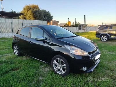 Usata Peugeot 208 Allure 82 CV (60 kW) 2014 Nero Utilitaria