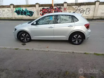 Usata VW Polo Style 90 CV (66 kW) 2021 Grigio Utilitaria