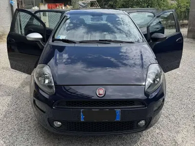 Usata Fiat Punto Lounge 69 CV (50 kW) 2013 Blu/azzurro Utilitaria