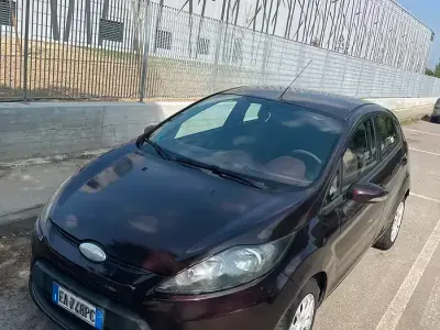 Usado Ford Fiesta 97 HP (71 kW) 2010 Sedan