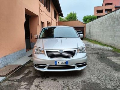 Usata Lancia Voyager Gold 163 CV (119 kW) 2012 Argento Monovolume
