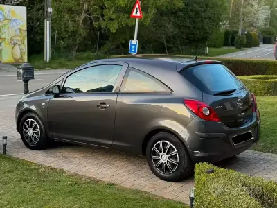 Używany Opel Corsa 75 KM (55 kW) 2010 Czarny Hatchback