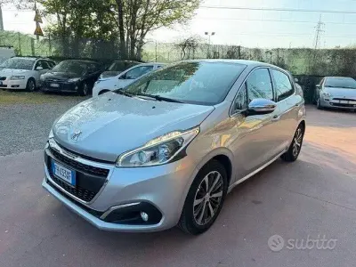 Usata Peugeot 208 Allure 82 CV (60 kW) 2017 Grigio Utilitaria