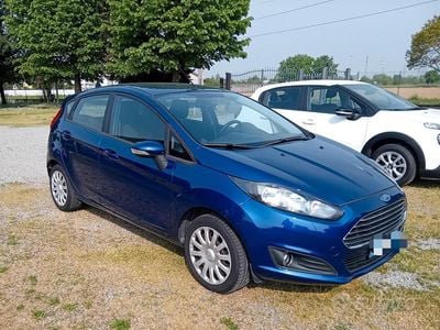 Begagnad Ford Fiesta 80 HK (58 kW) 2014 Blå Halvkombi
