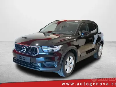Usata Volvo XC40 Momentum 150 CV (110 kW) 2021 Nero SUV