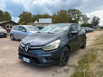 Käytetty Renault Clio IV 90 HP (66 kW) 2017 Harmaa Sedan