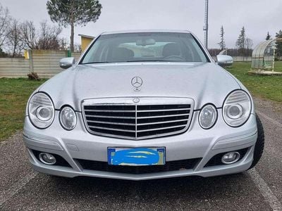 Usata Mercedes E320 Elegance 224 CV (164 kW) 2006 Argento Berlina