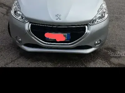 Usata Peugeot 208 82 CV (60 kW) 2014 Grigio Utilitaria