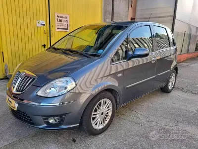 Usado Lancia Musa 95 CV (69 kW) 2010 Gris Monovolumen