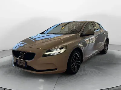 Usata Volvo V40 Momentum 122 CV (89 kW) 2019 Other Utilitaria