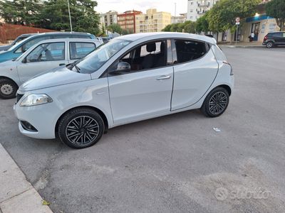 usata Lancia Ypsilon Ypsilon 1.2 69 CV 5 porte S&S Gold