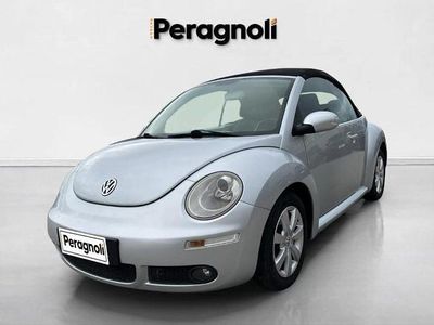 Usata VW New Beetle 105 CV (77 kW) 2008 Argento Utilitaria