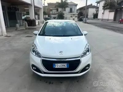 Usata Peugeot 208 75 CV (55 kW) 2016 Bianco Utilitaria