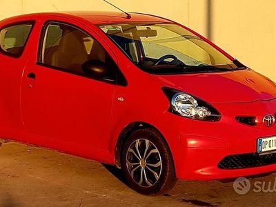 Usata Toyota Aygo 67 CV (49 kW) 2008 Rosso Utilitaria