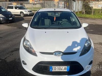 Usata Ford Fiesta Titanium 92 CV (67 kW) 2010 Bianco Berlina