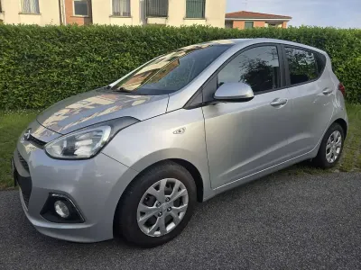Usata Hyundai i10 67 CV (49 kW) 2015 Argento Utilitaria