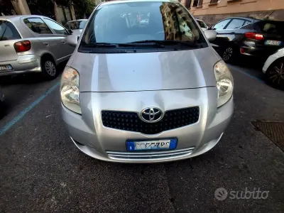 Usata Toyota Yaris 65 CV (47 kW) 2008 Grigio Utilitaria