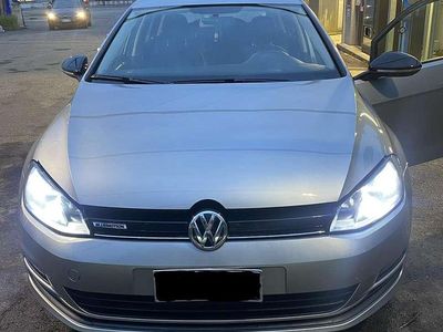 Begagnad VW Golf VII Highline 110 HK (80 kW) 2016 Grå Sedan