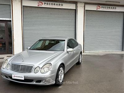 Usata Mercedes E220 Elegance 150 CV (110 kW) 2003 Argento Berlina