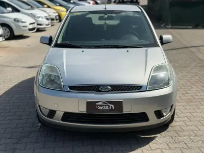 Usata Ford Fiesta Ghia 68 CV (50 kW) 2005 Grigio Utilitaria