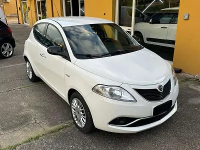 Usata Lancia Ypsilon Silver 95 CV (69 kW) 2016 Bianco Utilitaria
