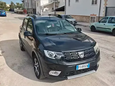 Begagnad Dacia Sandero Stepway 90 HK (66 kW) 2018 Svart Sedan