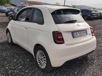 Begagnad Fiat 500e 42 kW (58 HK) 2023 Vit Halvkombi