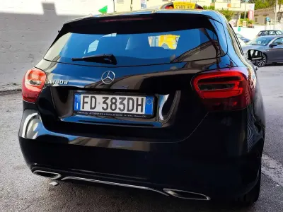 Usata Mercedes A180 109 CV (80 kW) 2016 Nero Utilitaria