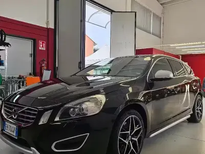 Usata Volvo V60 215 CV (158 kW) 2011 Nero Station wagon