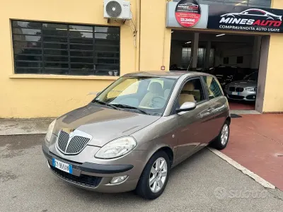 Usado Lancia Ypsilon 60 HP (44 kW) 2006 Castanho Citadino