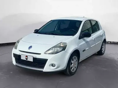 Occasion Renault Clio III Dynamique 75 PK (55 kW) 2010 Wit Hatchback