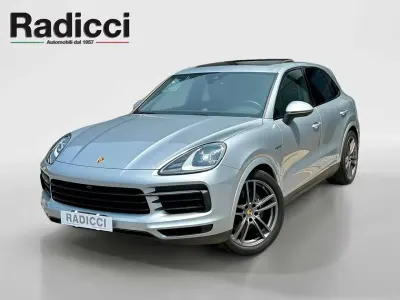 Usata Porsche Cayenne Platinum Edition 462 CV (339 kW) 2022 Argento SUV
