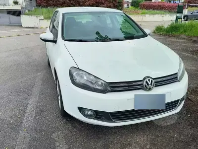 Usata VW Golf VI 105 CV (77 kW) 2010 Bianco Utilitaria