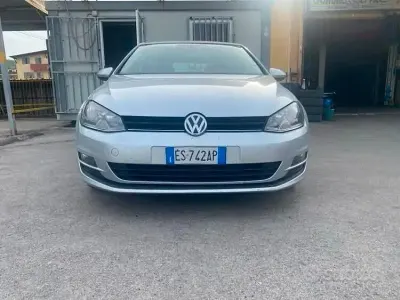 Usata VW Golf VII Comfortline 105 CV (77 kW) 2013 Argento Berlina