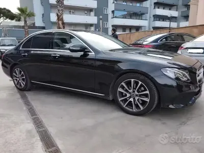 Usata Mercedes E200 116 CV (85 kW) 2017 Nero Berlina