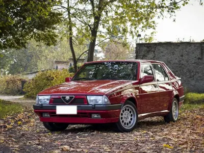 Usata Alfa Romeo 75 148 CV (108 kW) 1992 Rosso Berlina