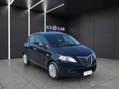Usata Lancia Ypsilon Silver 69 CV (50 kW) 2014 Bluazzurro Utilitaria