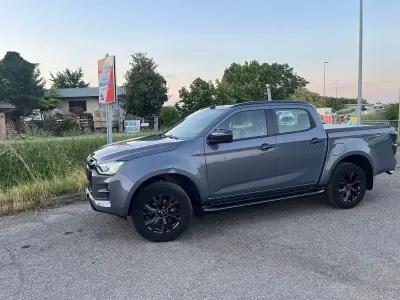 Usata Isuzu D-Max 163 CV (119 kW) 2023 Grigio Pick-up