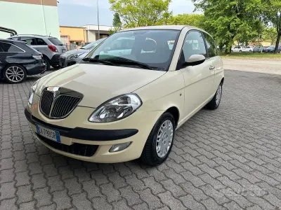 Usata Lancia Ypsilon 60 CV (44 kW) 2005 Beige Utilitaria