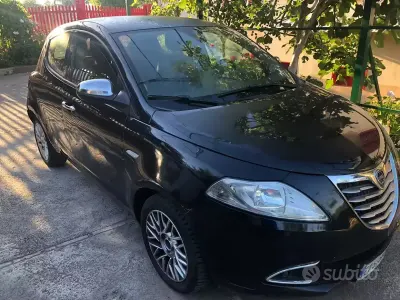 Usata Lancia Ypsilon 80 CV (58 kW) 2014 Nero Utilitaria