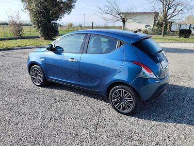 Usata Lancia Ypsilon Silver 69 CV (50 kW) 2022 Blu/azzurro Utilitaria