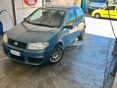 Usata Fiat Punto 69 CV (50 kW) 2004 Blu Utilitaria