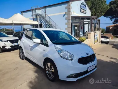 Usata Kia Venga 90 CV (66 kW) 2016 Bianco Utilitaria