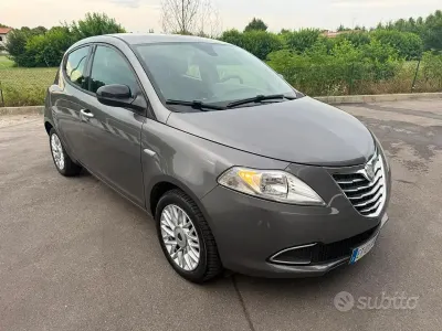 Usata Lancia Ypsilon 80 CV (58 kW) 2014 Grigio Utilitaria