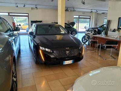 Gebraucht Peugeot 308 Allure 131 PS (96 kW) 2022 Schwarz Kombi