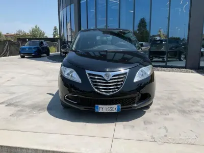 Usata Lancia Ypsilon Platinum 69 CV (50 kW) 2015 Nero Utilitaria