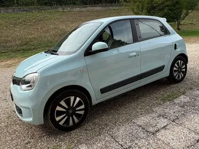 Usata Renault Twingo Zen 30 kW (42 CV) 2022 Blu/azzurro Utilitaria