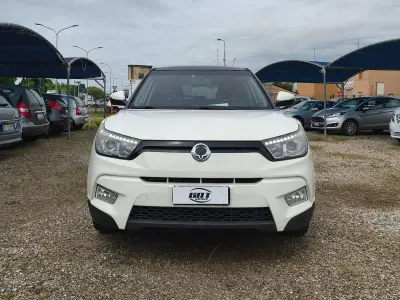 Usata SsangYong Tivoli 128 CV (94 kW) 2015 Bicolor SUV